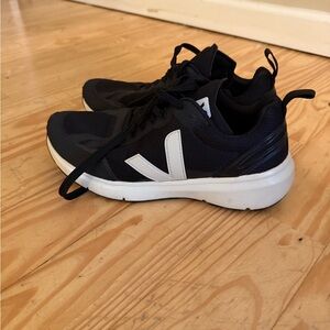 Veja Black and White Womens Sneakers size 8